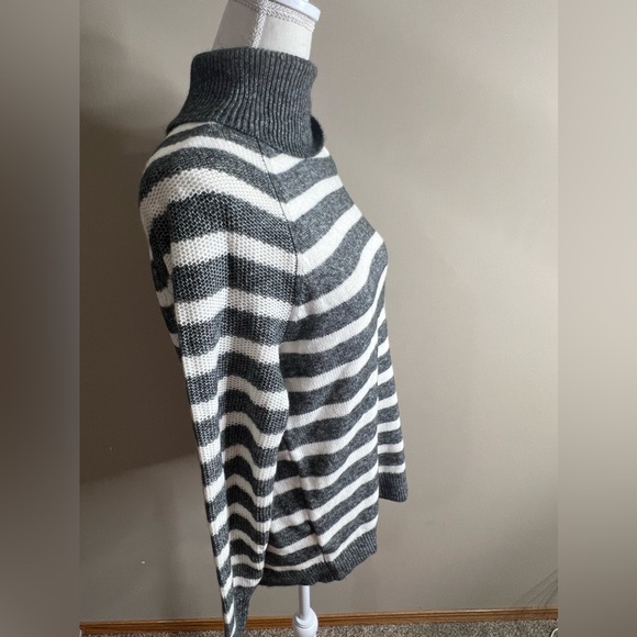 NWT loft soft turtleneck sweater size large - Picture 6 of 10
